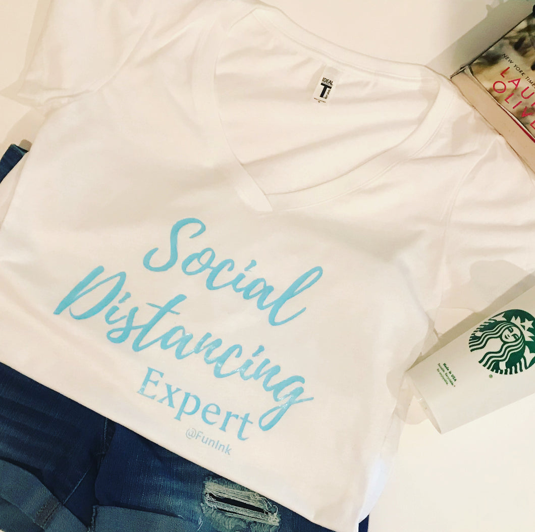 Social Distancing Expert - T' Shirt